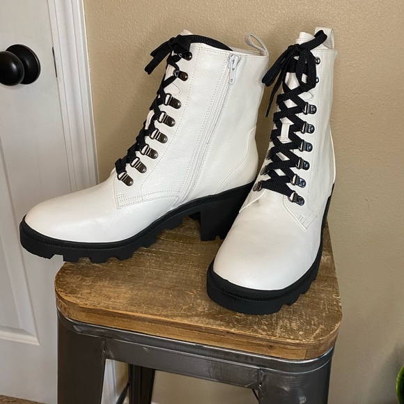 NIB BP Taylor White Leather Chunky Heel Boots - Picture 9 of 11